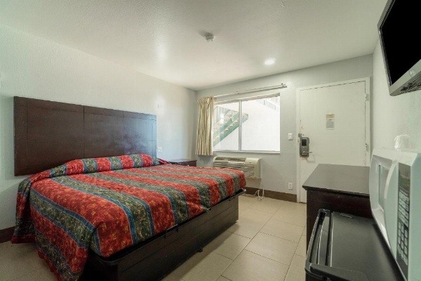 Xpress Inn & Extended Stays image 9